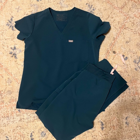 Figs Deep Teal Scrub Ensemble - Picture 1 of 3